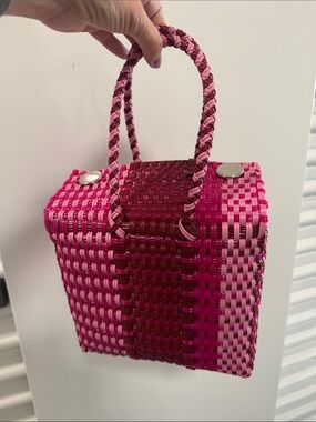 Compact Mexican Woven Recycled Plastic Trendy Stylish Pink Gradient Handbag